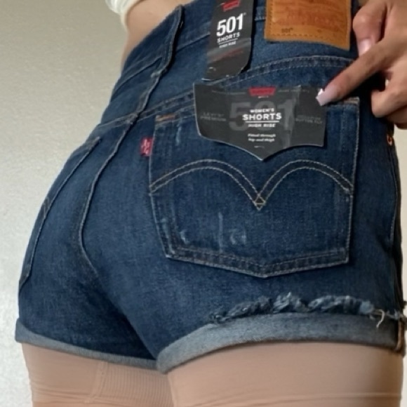 New Levi’s shorts - Picture 2 of 4